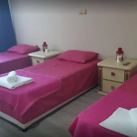 Aura Hotel *